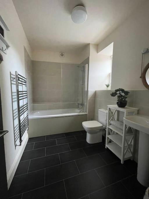 Luxurious 2 Bedroom Apartment In Central Berwick Extérieur photo
